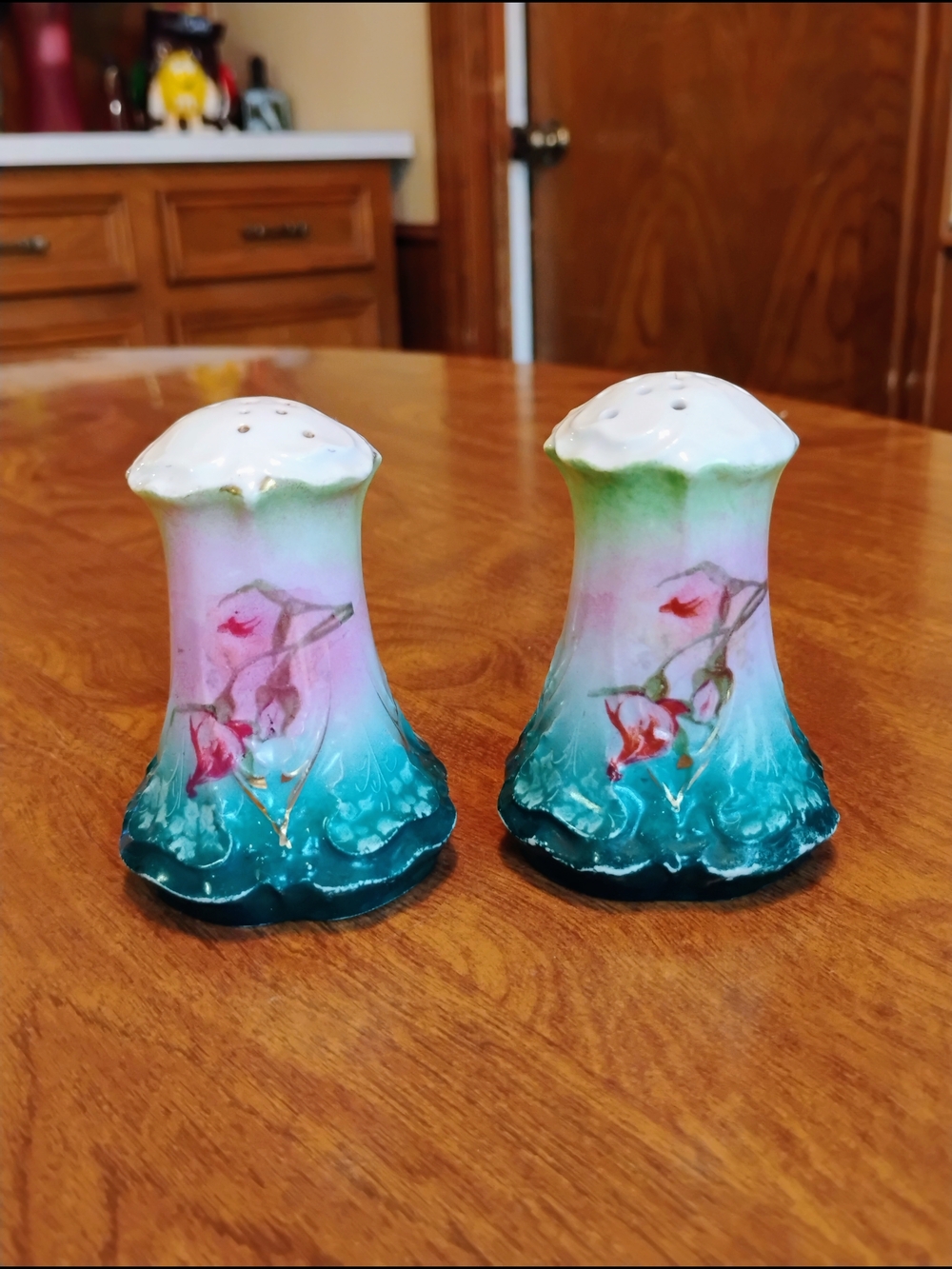 Pair Of Victorian Late 19th Century Salt & Pepper Shakers From Germany /Prussia